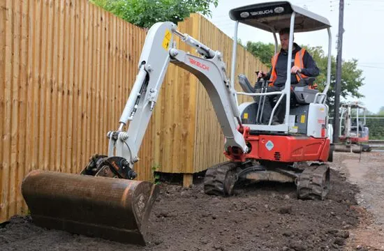 TB217R-550-360-performance-offswing-works-tight-areas-takeuchi-digger-compact-mini-excavator.webp